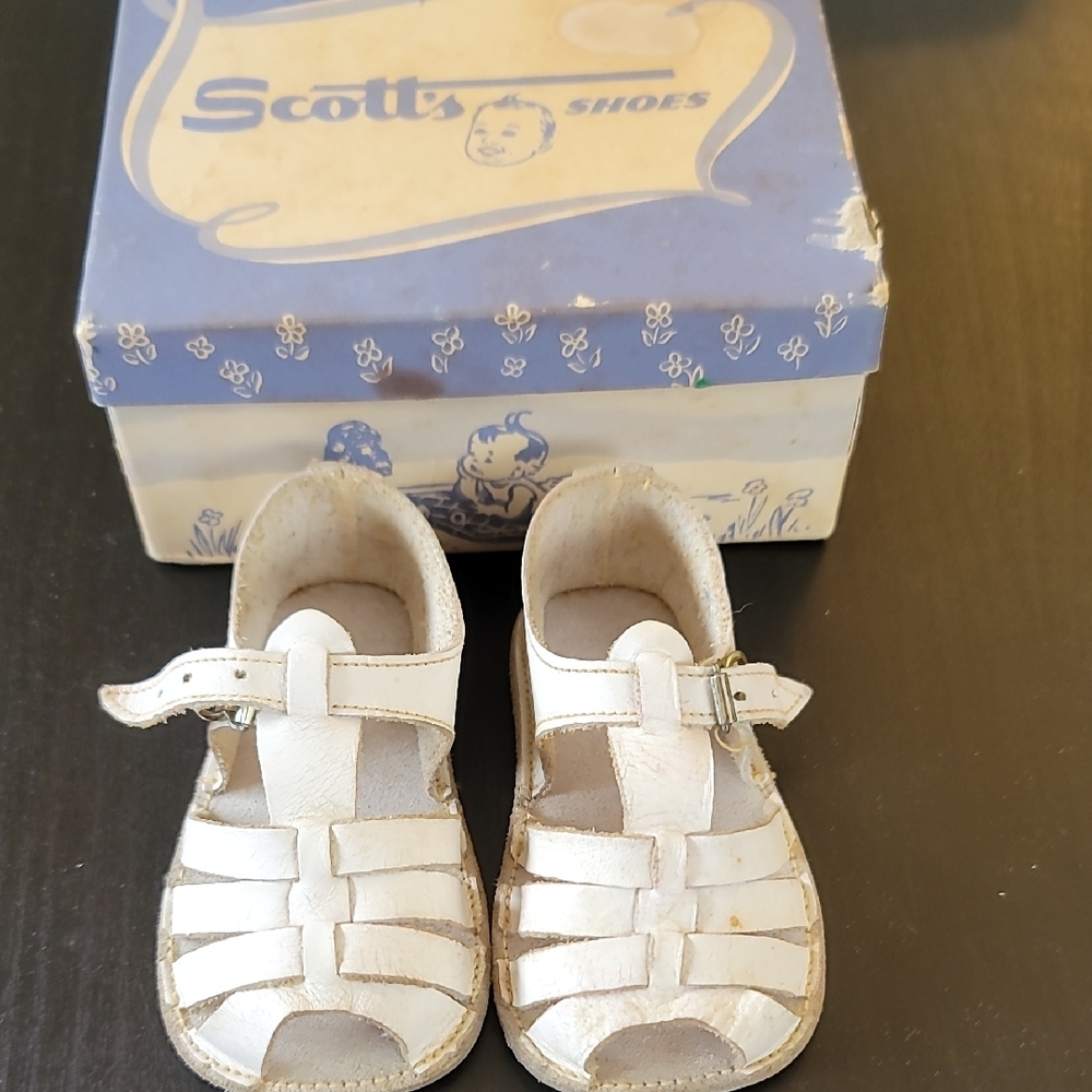 Scott White Leather Baby Sandals with T-Strap Design And Original Box